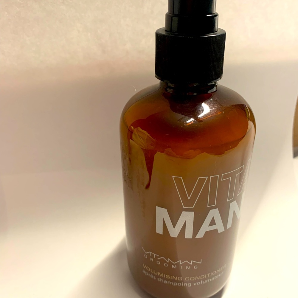 VITAMAN grooming Viky using conditioner, après shampooing volumateur.
